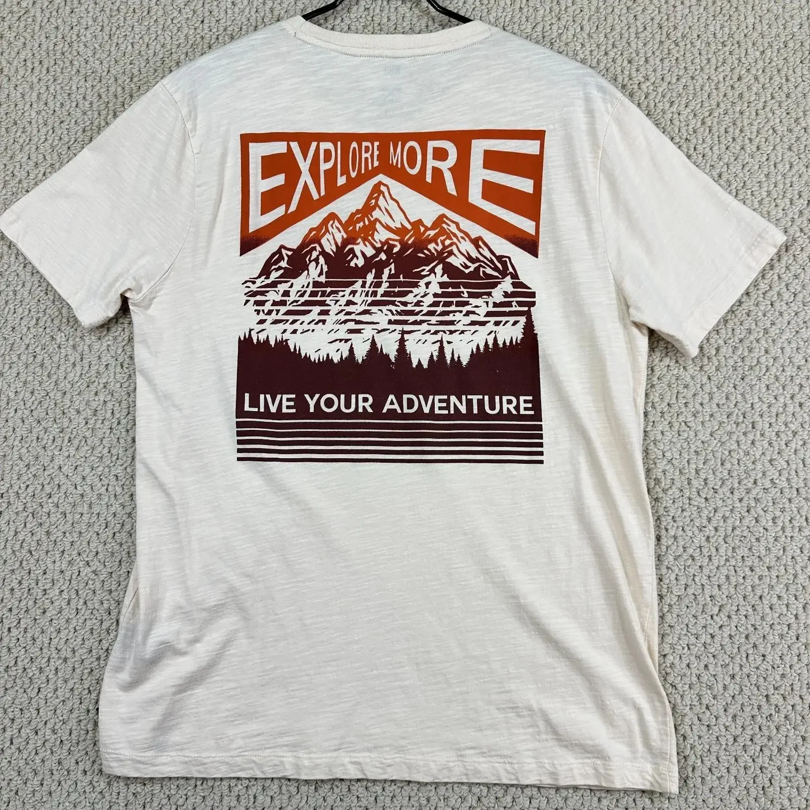 MBX Premium Goods T Shirt Herren L Creme Explore More Mountain Range Grafik vintage Washed Soft Top For Everyday Wear Slightly