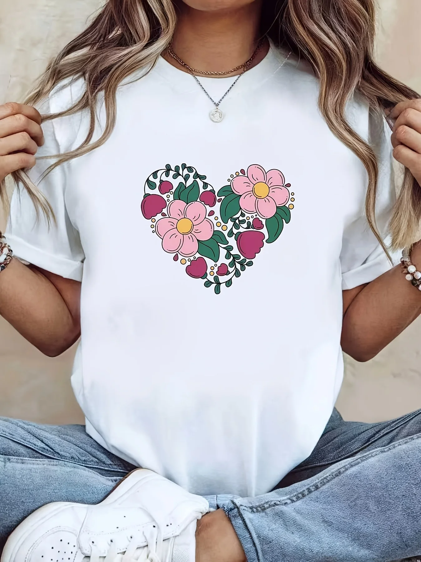 Women White Round Neck Short Sleeve Floral Heart Outline Printed T Shirt Casual Blouse