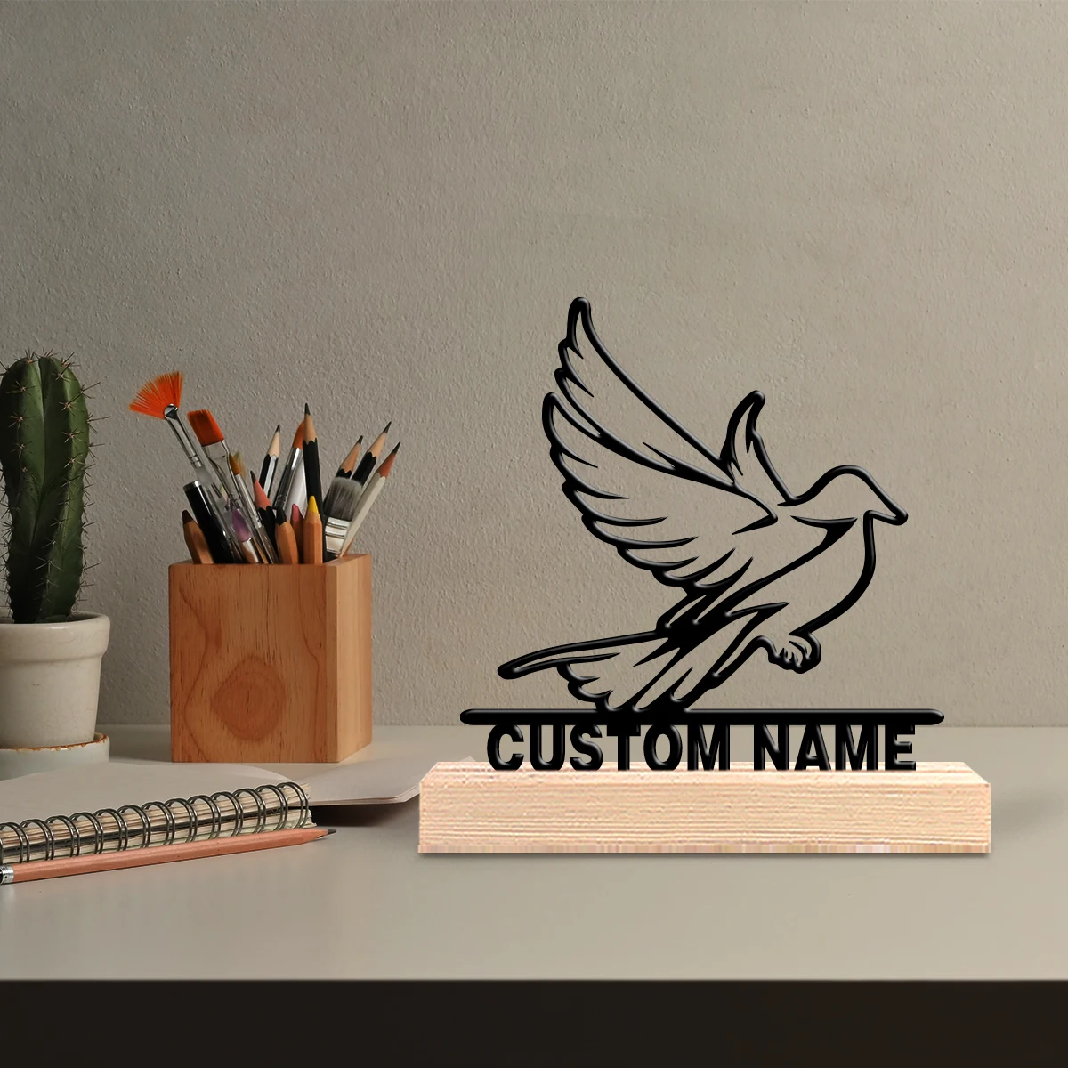 1 pièce Figurine artistique personnalisée en forme d'oiseau simple avec base en bois, Ornement en fer, Sculpture en étain avec base en bois, Cadeau pour fille