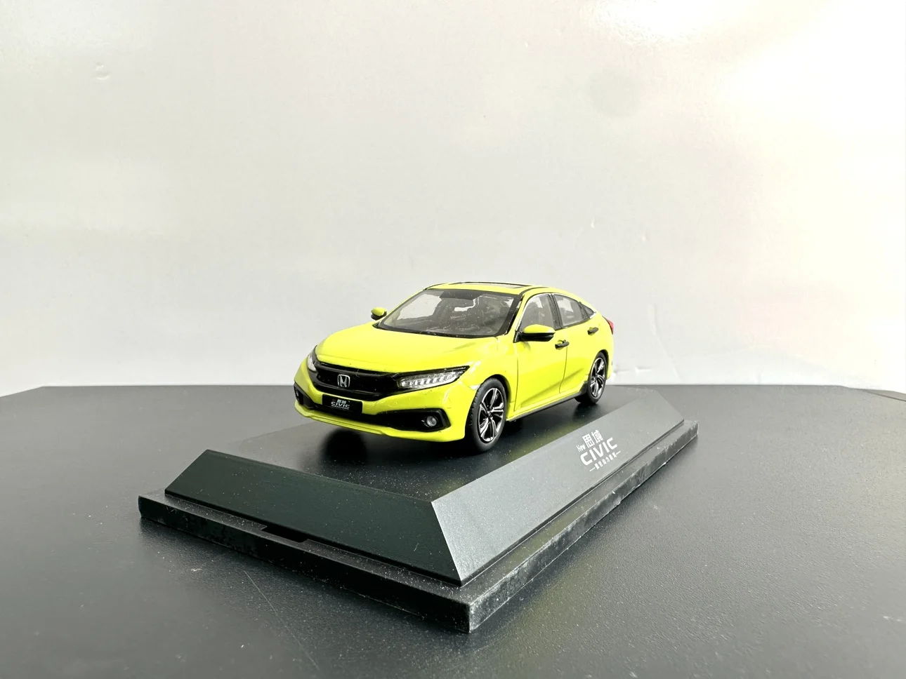 Dongfeng Honda 2021, 10. generacja sedan Civic Żółty Model Samochodu 1:43 Model Symulacyjny Centralny Panel Sterowania Internetowy Celebrytka