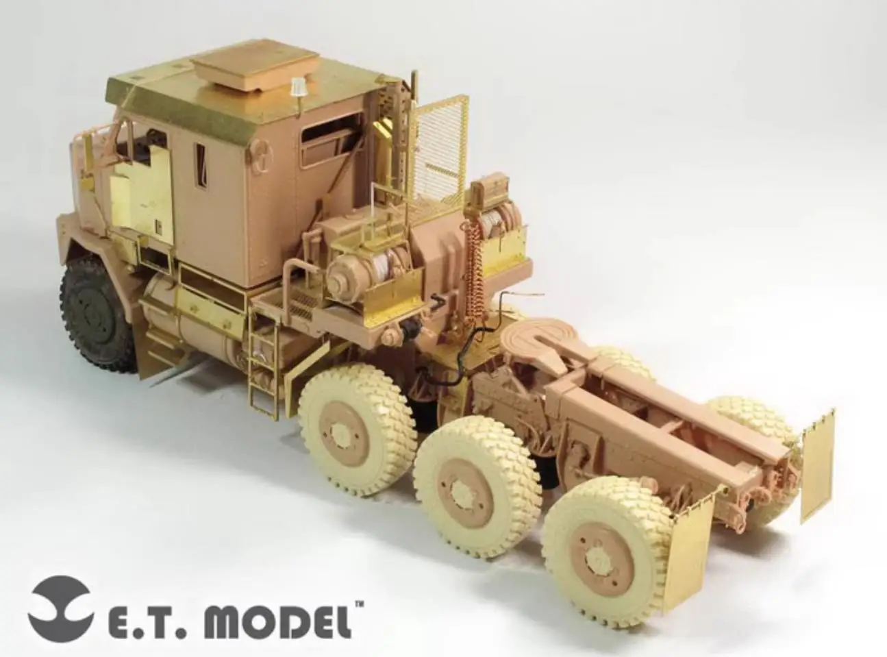 ET Model 1/35 E35-131 Modern U.S. M1070 Truck Tractor For HOBBYBOSS 85502