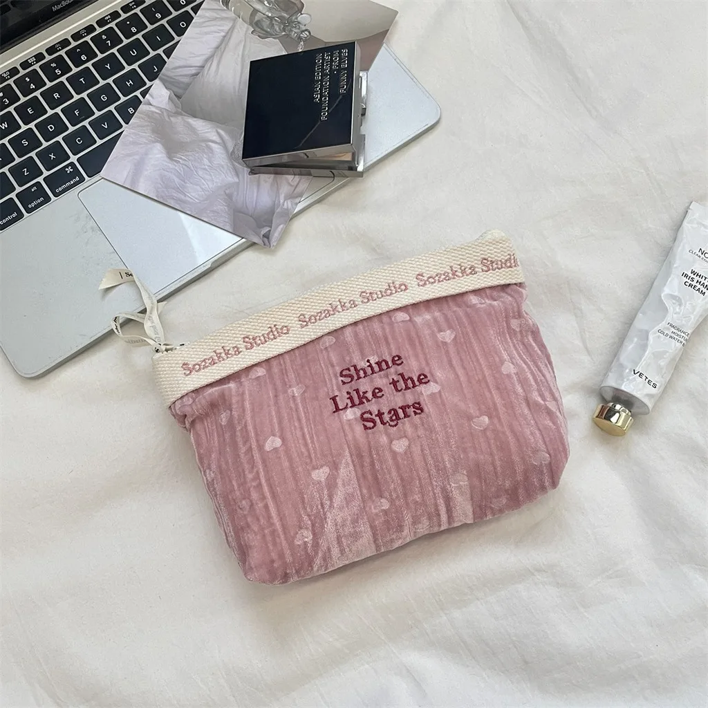 Cosmetic Pouch Heart Embossed Velvet Cosmetic Bag Travel Toiletry Bag Zipper Zipper Makeup Bag For Small Items Organization