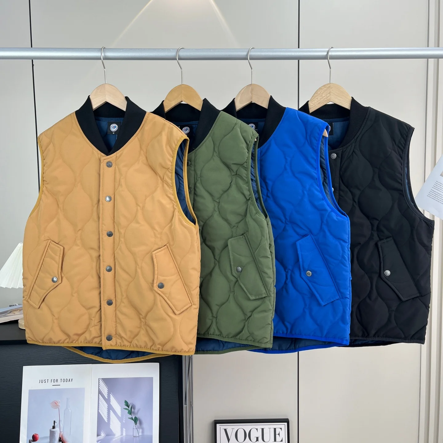 

Outdoor Women's Fce Lined Vest Waterproof Multi ket Design Regular Length Single Button Closure Warm Cotton Jaet