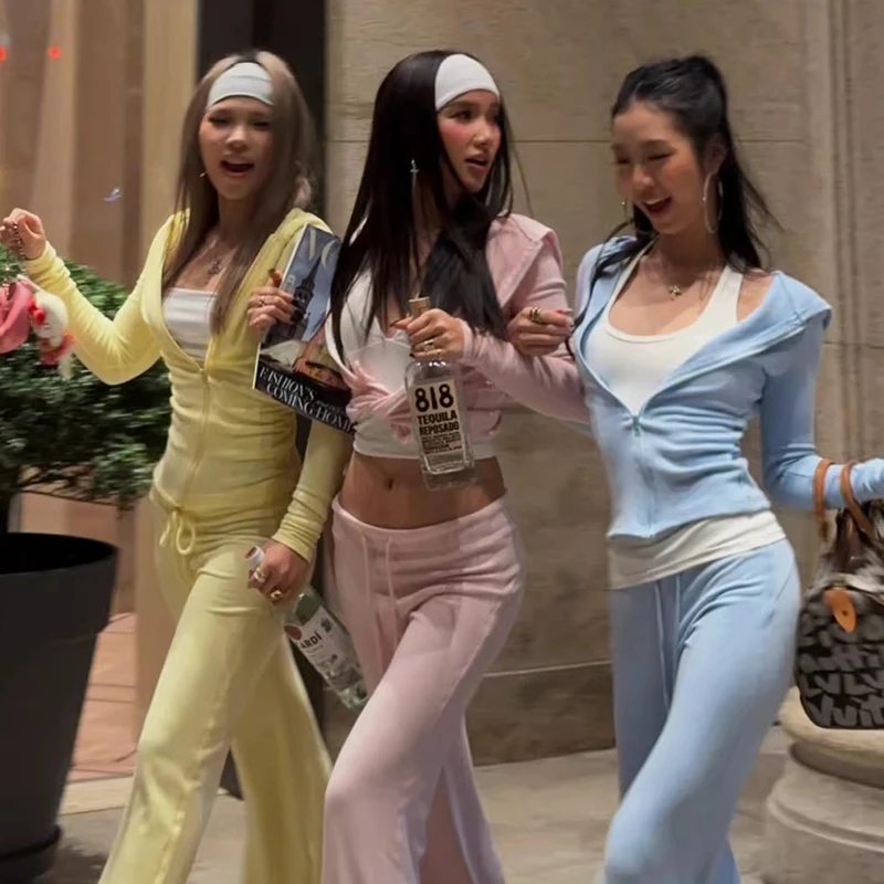 

Женские легкие флисовые толстовки на молнии