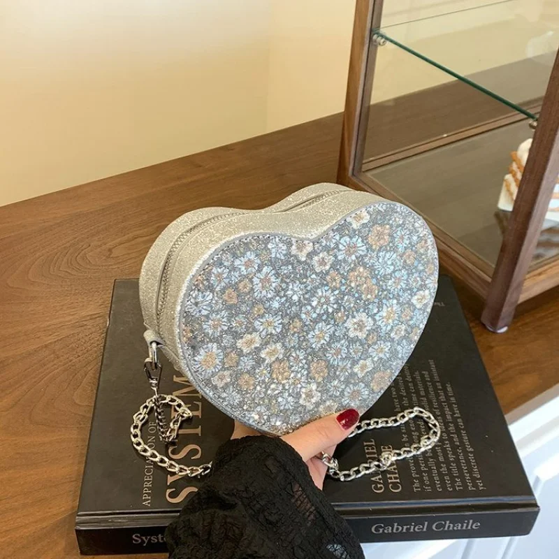 

Элегантная поясная сумка для женщин с элегантным дизайном, которую можно носить в качестве шикарного аксессуара на бедрах