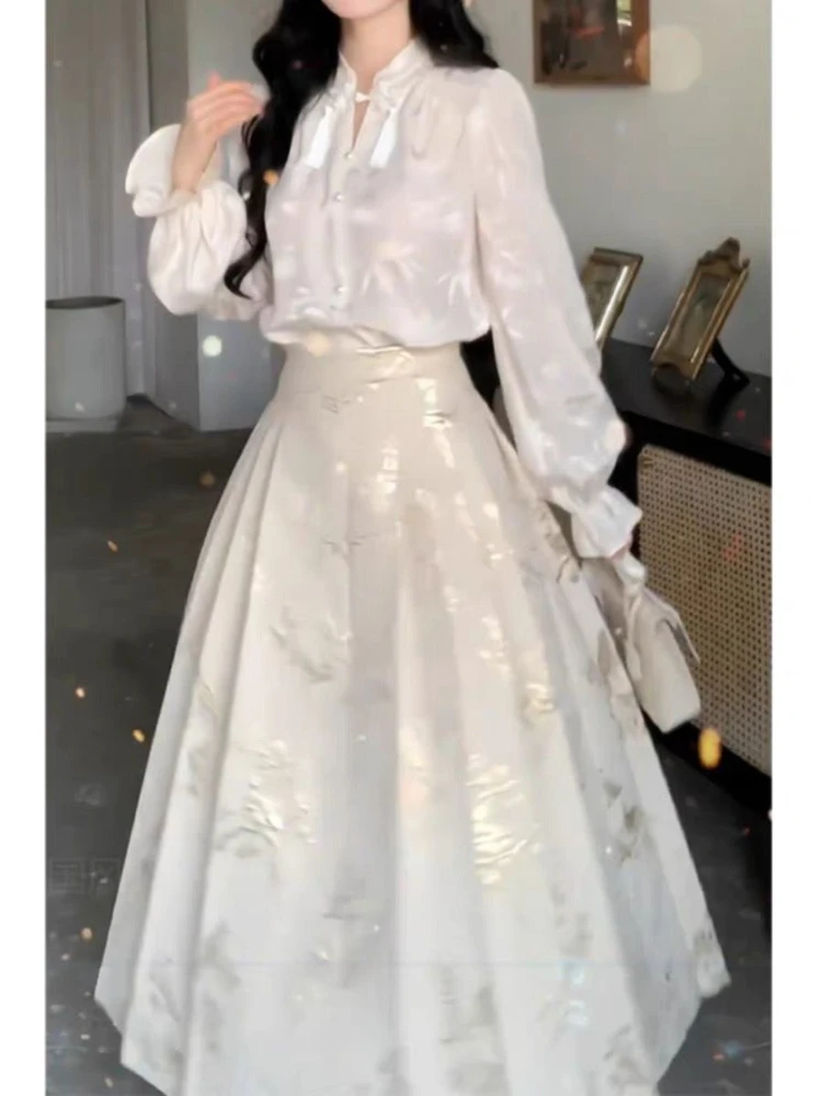 قميص جاكار محسّن على الطراز الصيني الجديد بأكمام من الدانتيل ومجموعة تنورة وجه الحصان على الطراز الصيني