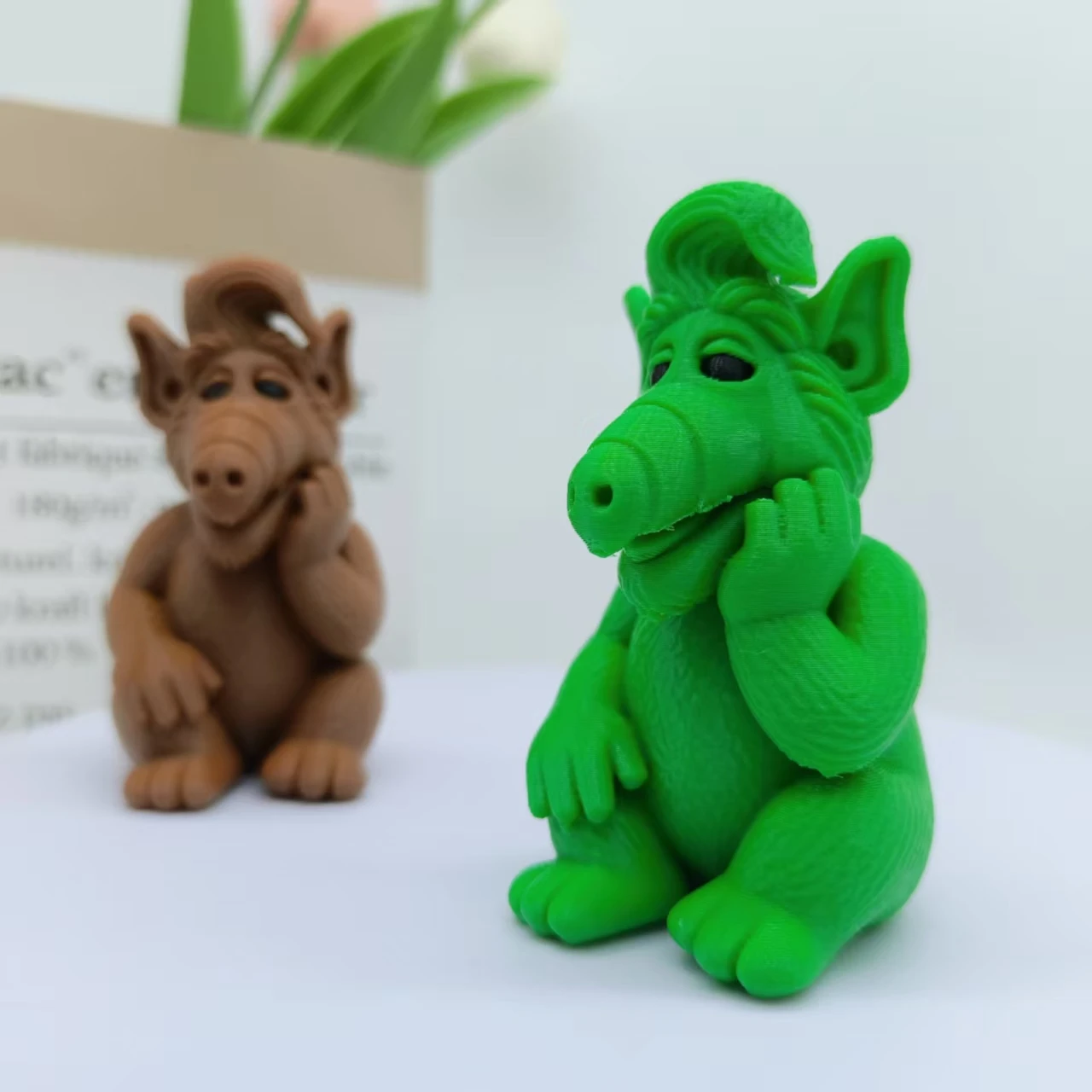 Estatuilla de pensamiento de extraterrestres, adorno de muñeca de personaje de comedia Alf, regalo nostálgico para fanáticos, pensamiento de imagen alienígena, adorno de estatuilla impreso en 3D de estilo único, adecuado para coleccionistas de cultivo pop