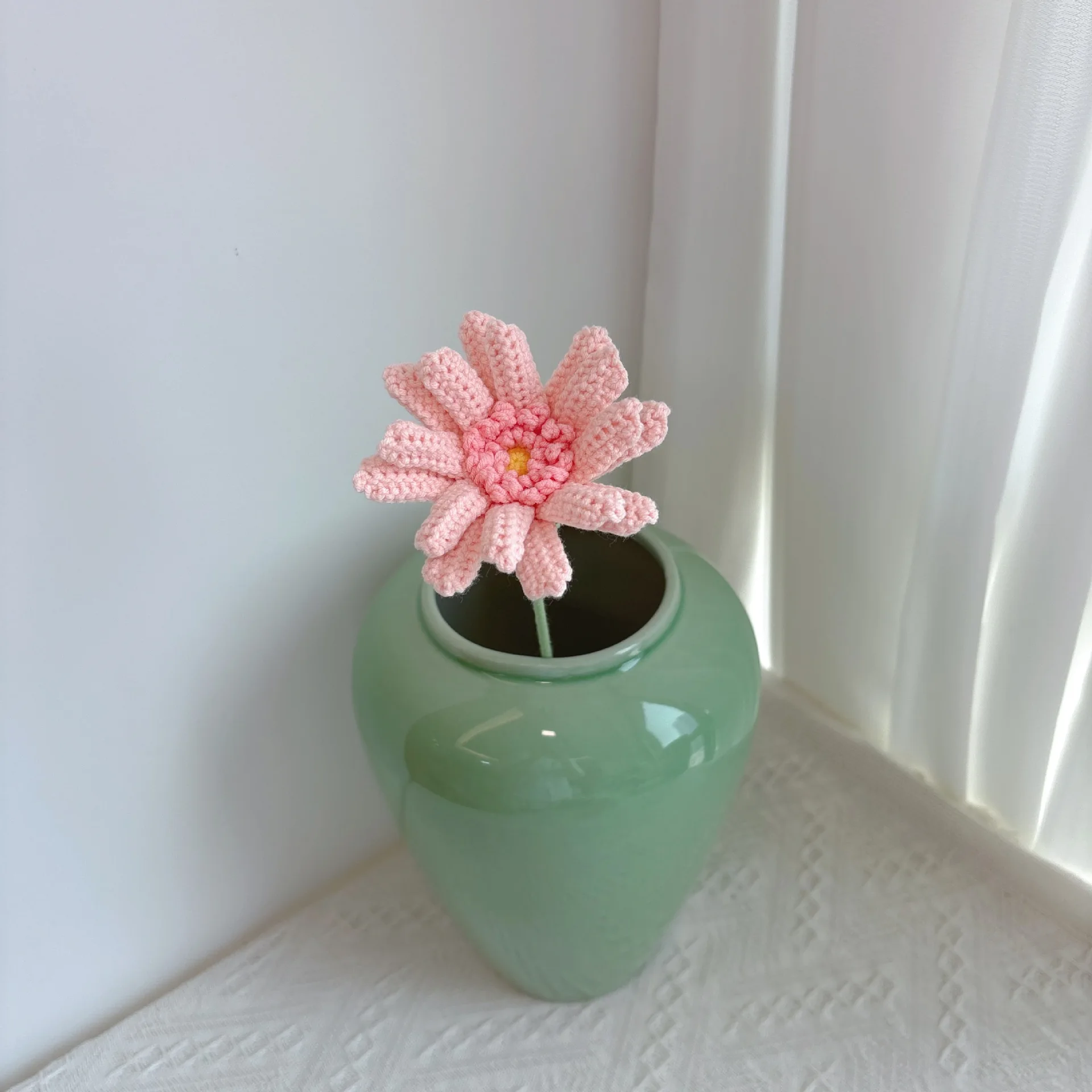 Gehäkelte Chrysanthemenzweige, kreativer künstlicher Blumenstrauß, handgefertigte gewebte Blumen, Dekoration für Schreibtisch und Bücherregal, Geschenk – Detail 5