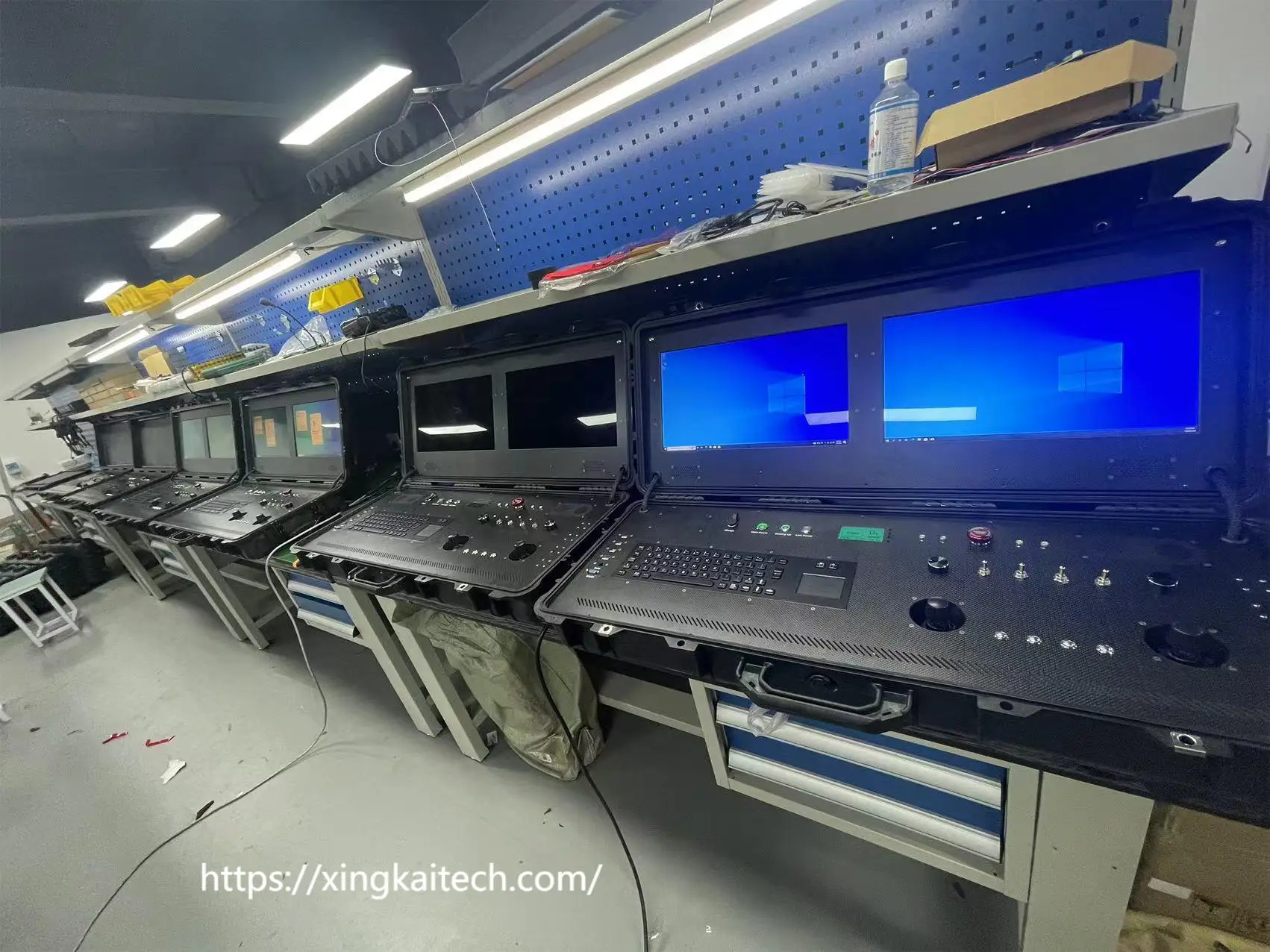 Droni RC Produttore di sistemi PC integrati di livello industriale Stazione di controllo a terra portatile a doppio schermo per droni a lungo raggio