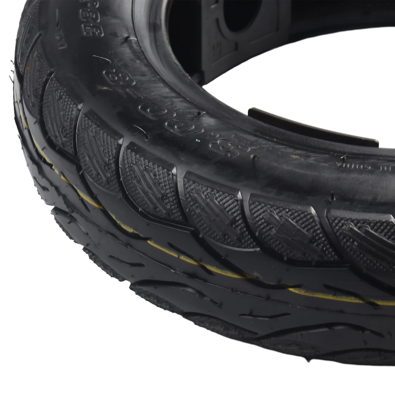 

Сменная бескамерная шина 3 008 для электрических скутеров и тележек. Надежный резиновый материал для повышенного длительного действия.