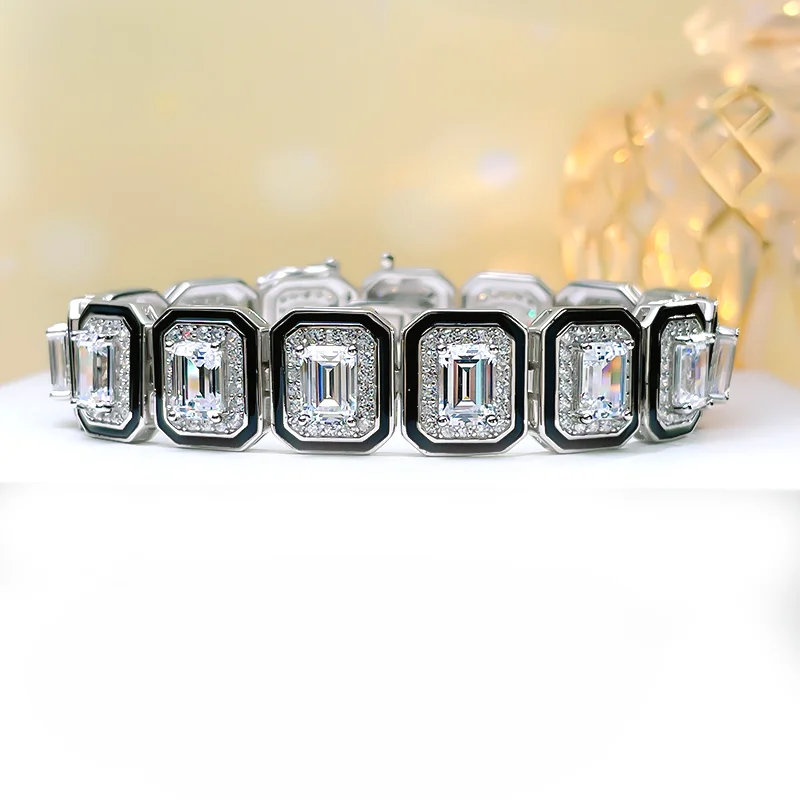 

Light Luxury Green Cut Sterling Silver Personalized Bracelet Inlaid with High Carbon Diamond Versatile Style Wedding Jewelry