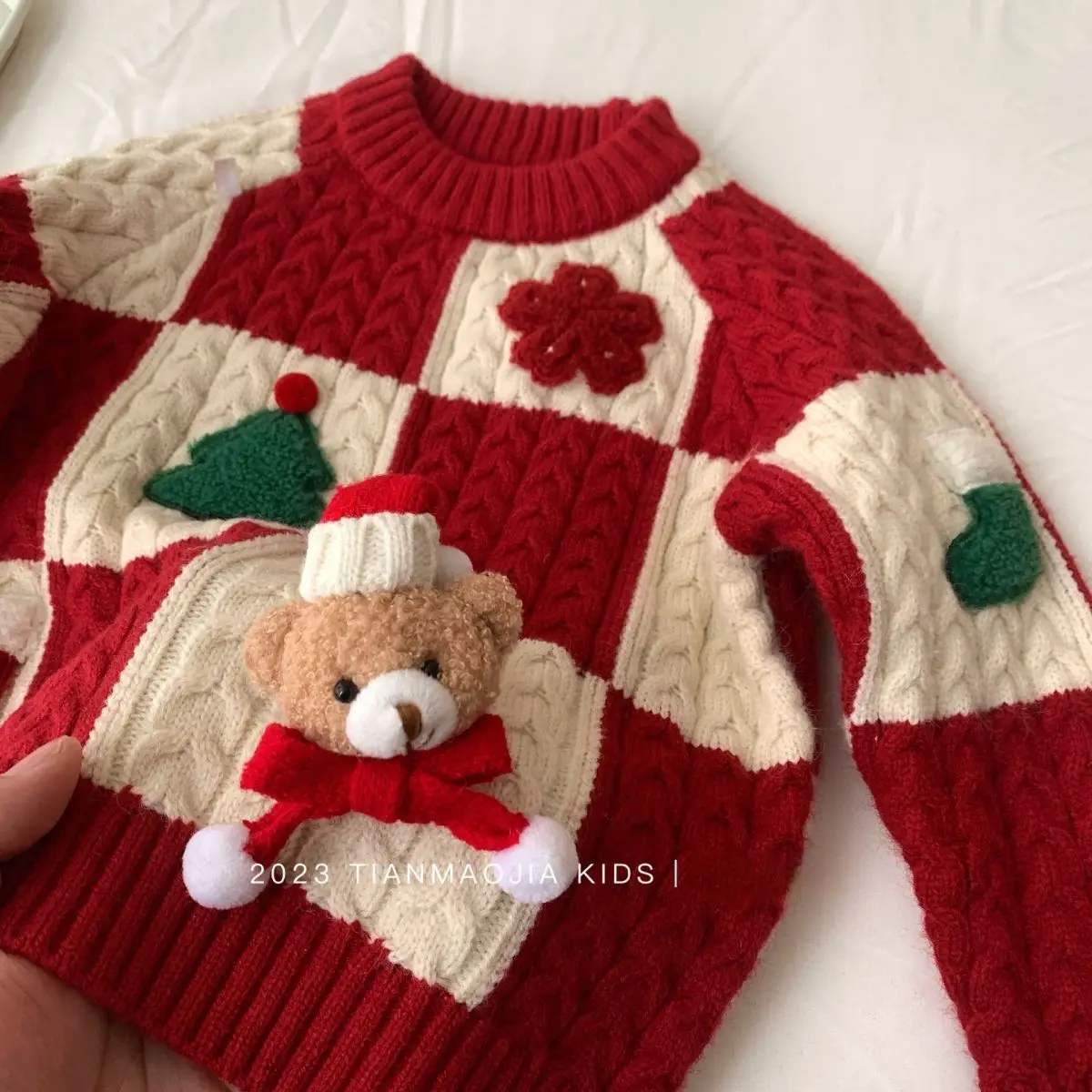 Girls\' Sweater Autumn/Winter New Collection Christmas Children\'s Red Round Neck New Year Striped Bear Knitted Top
