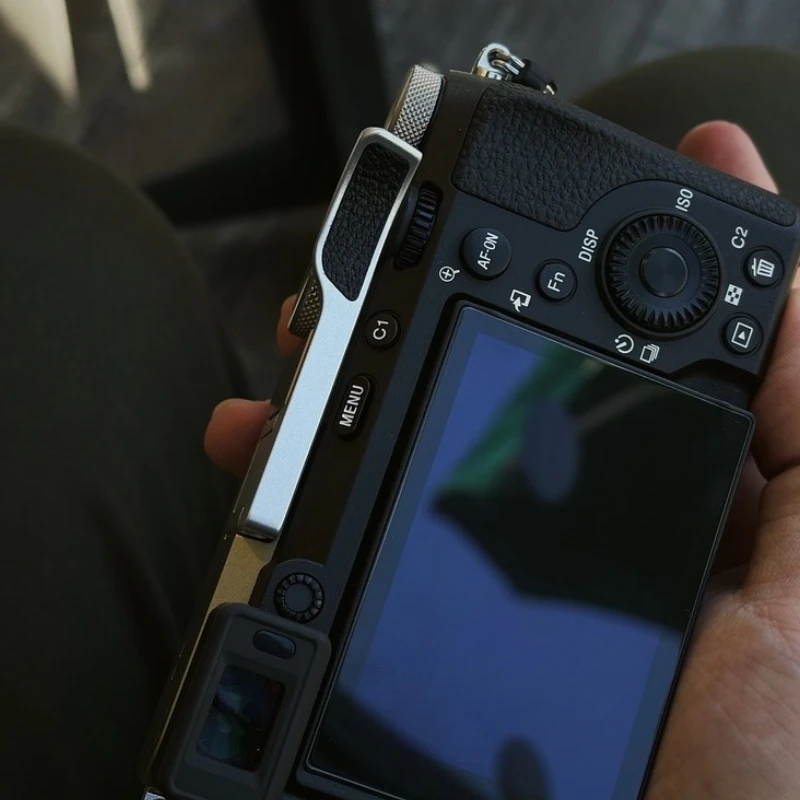 بو الجلود قبضة الإبهام ، قبضة الإبهام المعدنية ، حماية الأحذية الساخنة لسوني A7CII ، A7CR ، A7C