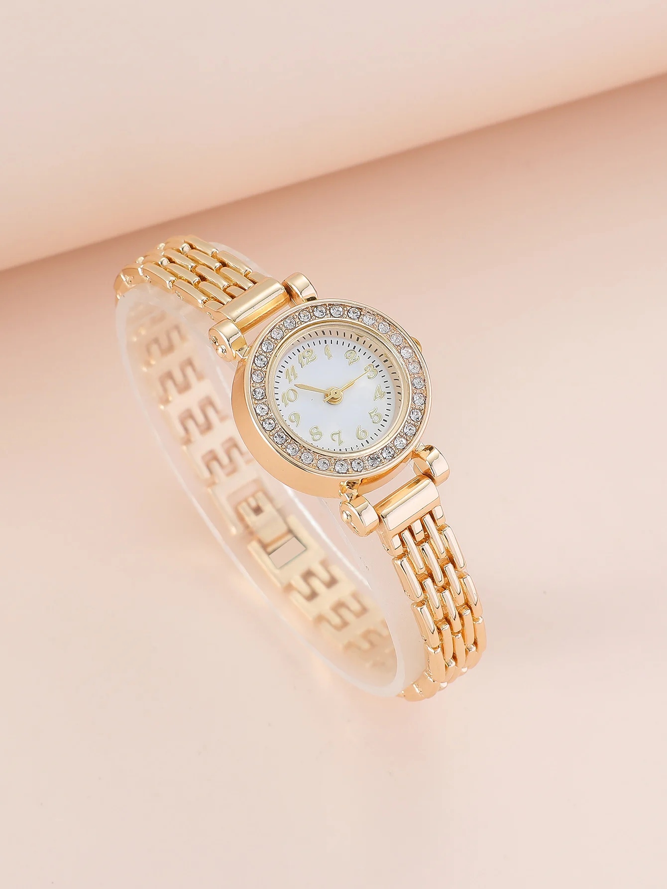 Simple And Fashionable Women\'s Quartz Watch With Rhinestones