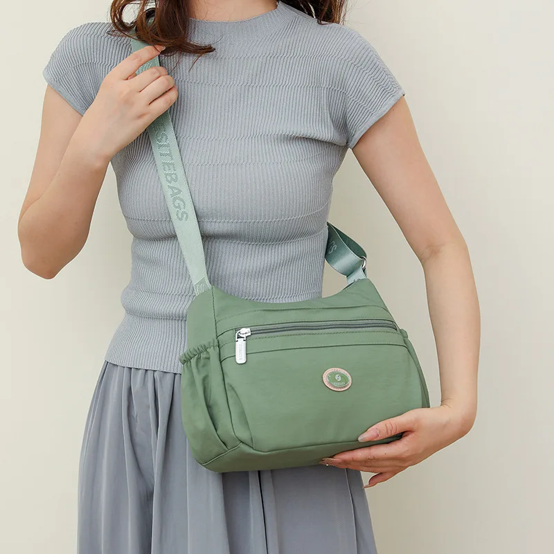 New in Fashion Large Capacity Multi layered Shoulder Bag Nylon Cloth Simple and Casual Lightweight Crossbody Bag