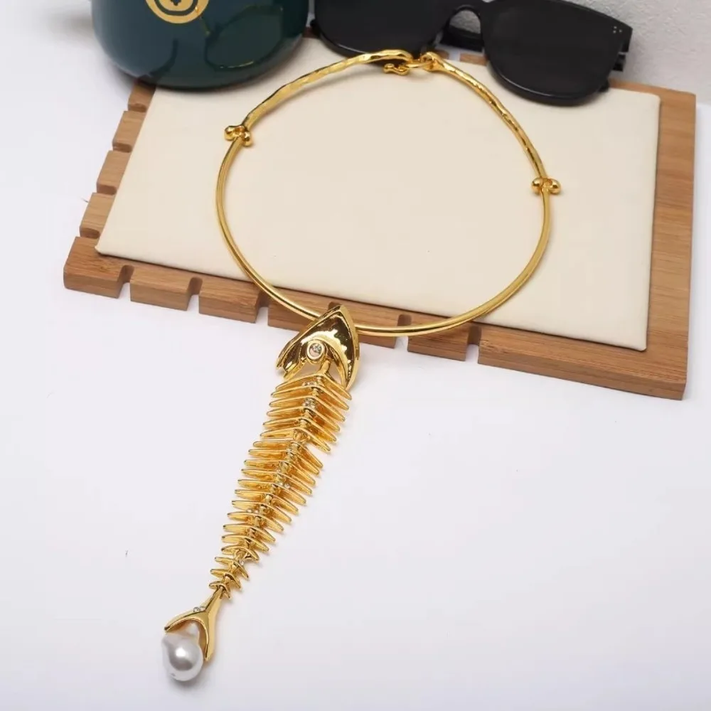 Novelty Design Big Fish Bone Pendant Choker Necklace Rhinestone Alloy Fashion Exaggerated Necklace Punk Exquisite