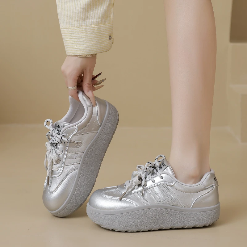 

Scent-free soft sponge trainers for women new and trendy leather surface sports shoes anti-slip suitable for pregnant women