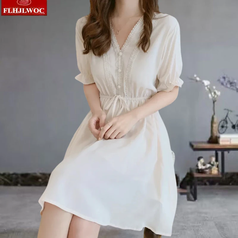 فساتين قصيرة لطيفة للسيدات صيفية بأكمام قصيرة وخصر نحيف على شكل حرف A تصميم على الطراز الياباني فستان قميص بأزرار بيضاء من الدانتيل