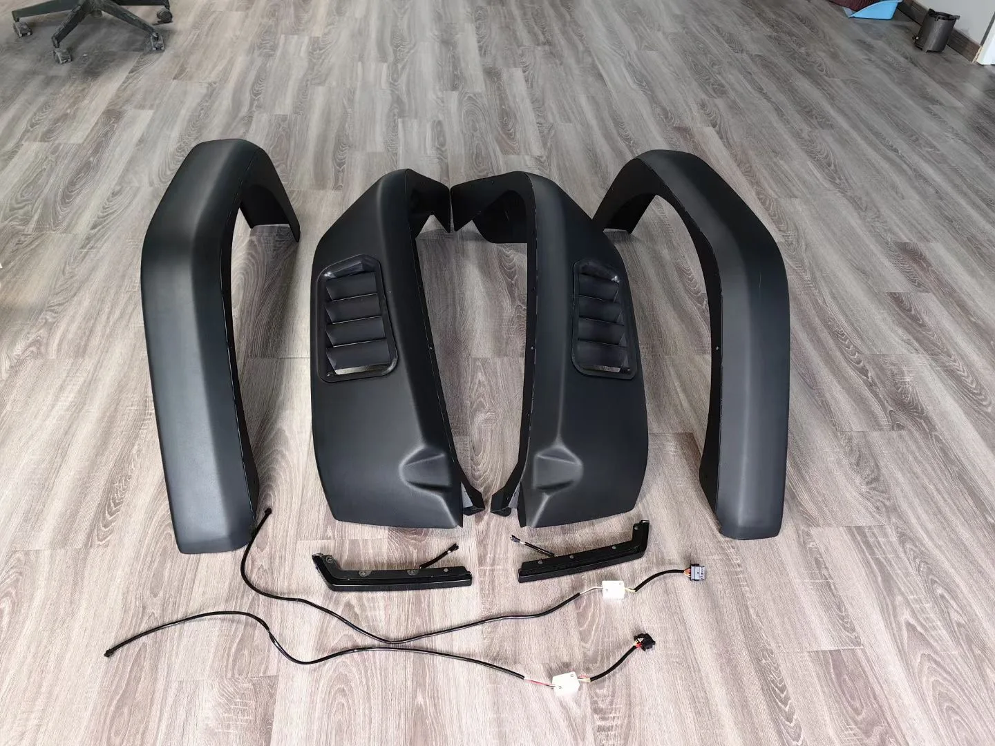 

Комплект автомобильных бровей Storm Fender Flare для Jeep Gladiator JT 2020-2024 LANTSUN JL1286