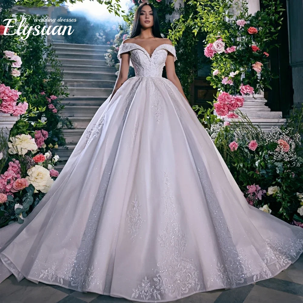 Maßgeschneiderte Brautkleider aus glitzerndem Tüll mit U-Boot-Ausschnitt, perlenbesetzte Spitzenapplikationen, Brautkleider mit Kapellenschleppe