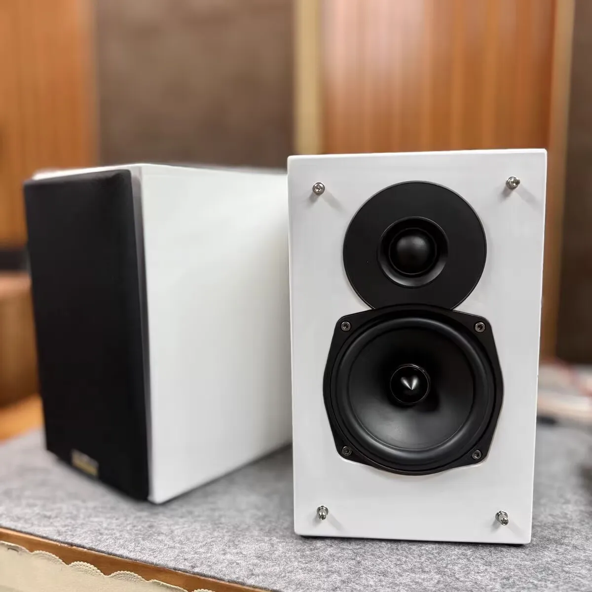 New  B4-inch Passive Home Bookshelf Speaker Silver Grid MP1000 HIFI Wooden Passive Speaker Piano Painting Process