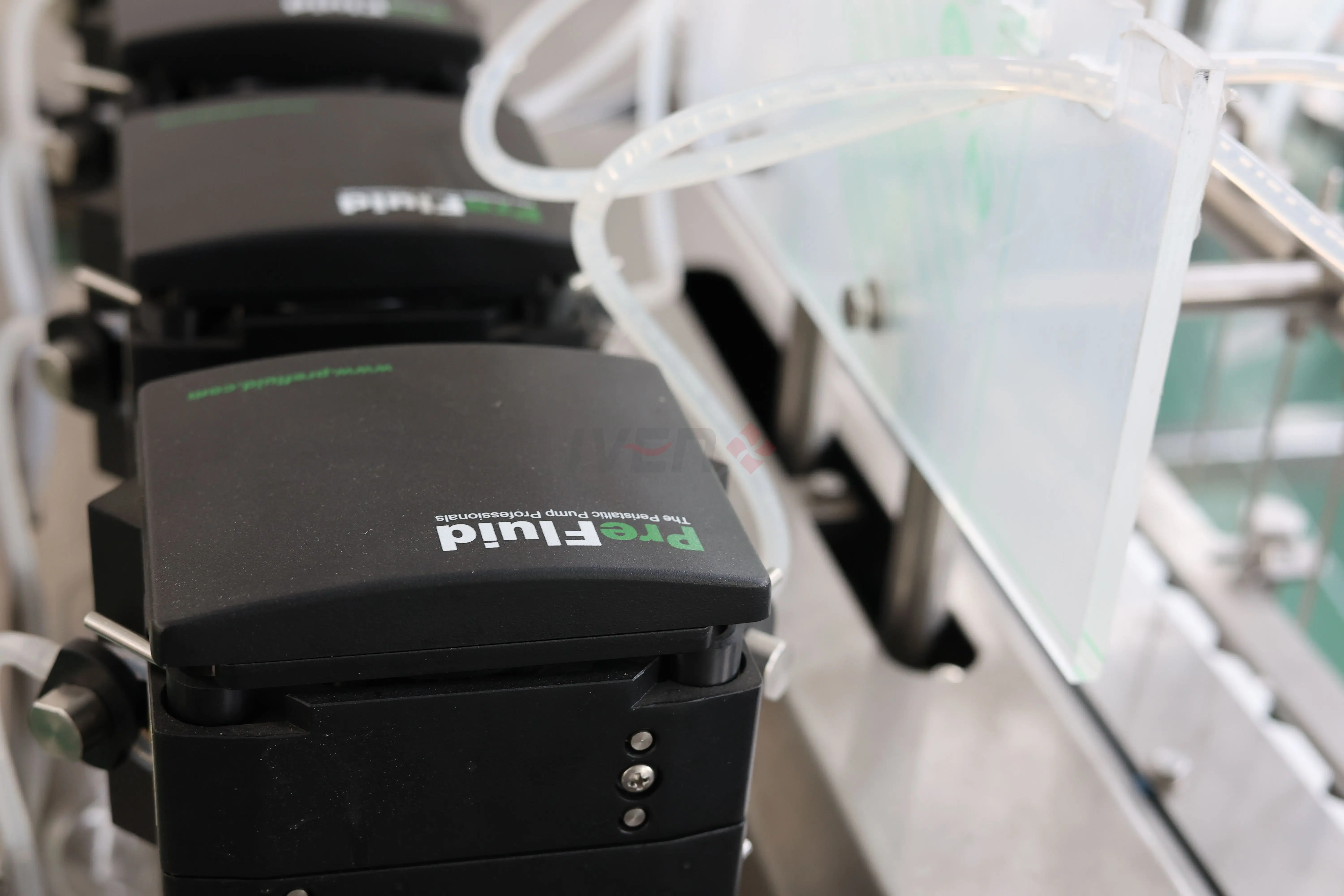 Автоматизированное наполнительное оборудование. Оборудование для наполнения и запечатывания флаконов. Наполнитель и герметик для флаконов с CE и ISO.