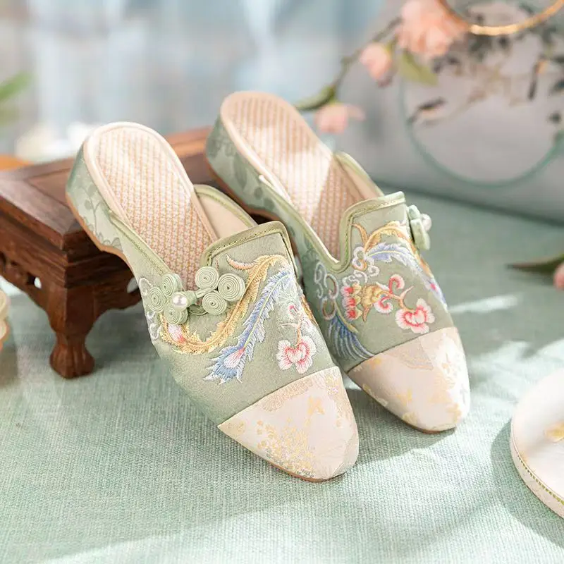 

Женские тапочки Baotou на низком каблуке с вышивкой в этническом стиле, мягкая подошва, нескользящие домашние тапочки с острым носком, уличные полутапочки Hafu