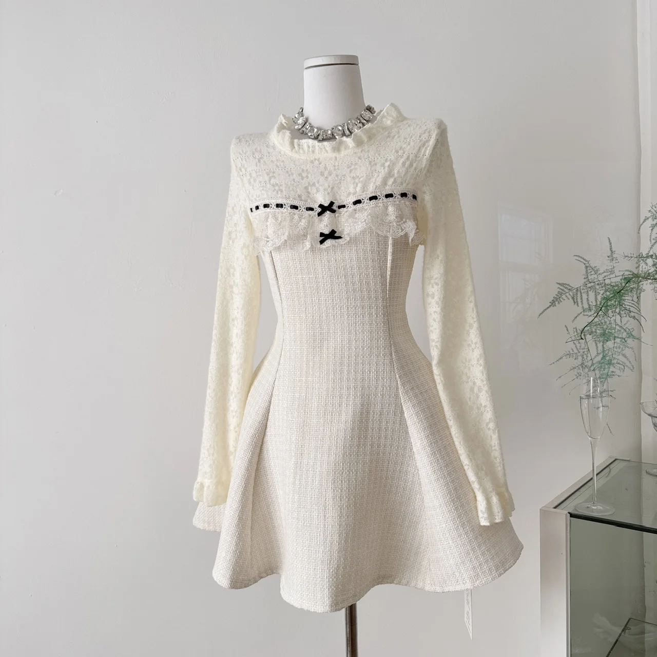 

Элегантное кружевное лоскутное короткое платье с длинными рукавами, женское осенне-весеннее утягивающее платье с высокой талией и завязками F536