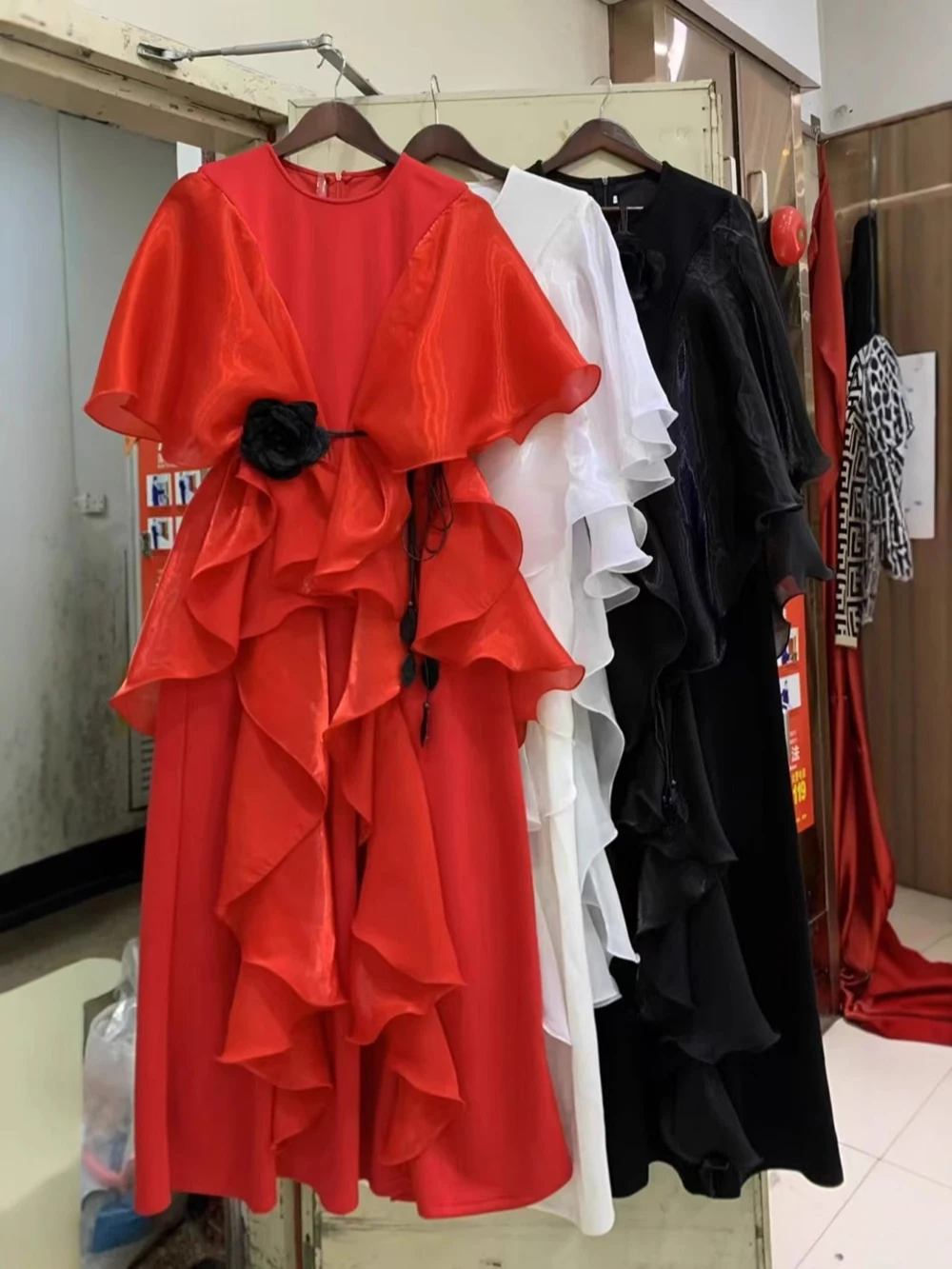 

2025 Spring and Summer Fashion Round Neck Patchwork Ruffled Long Skirt A Group of Leisure Sculpture Star Leaders-GZDL086