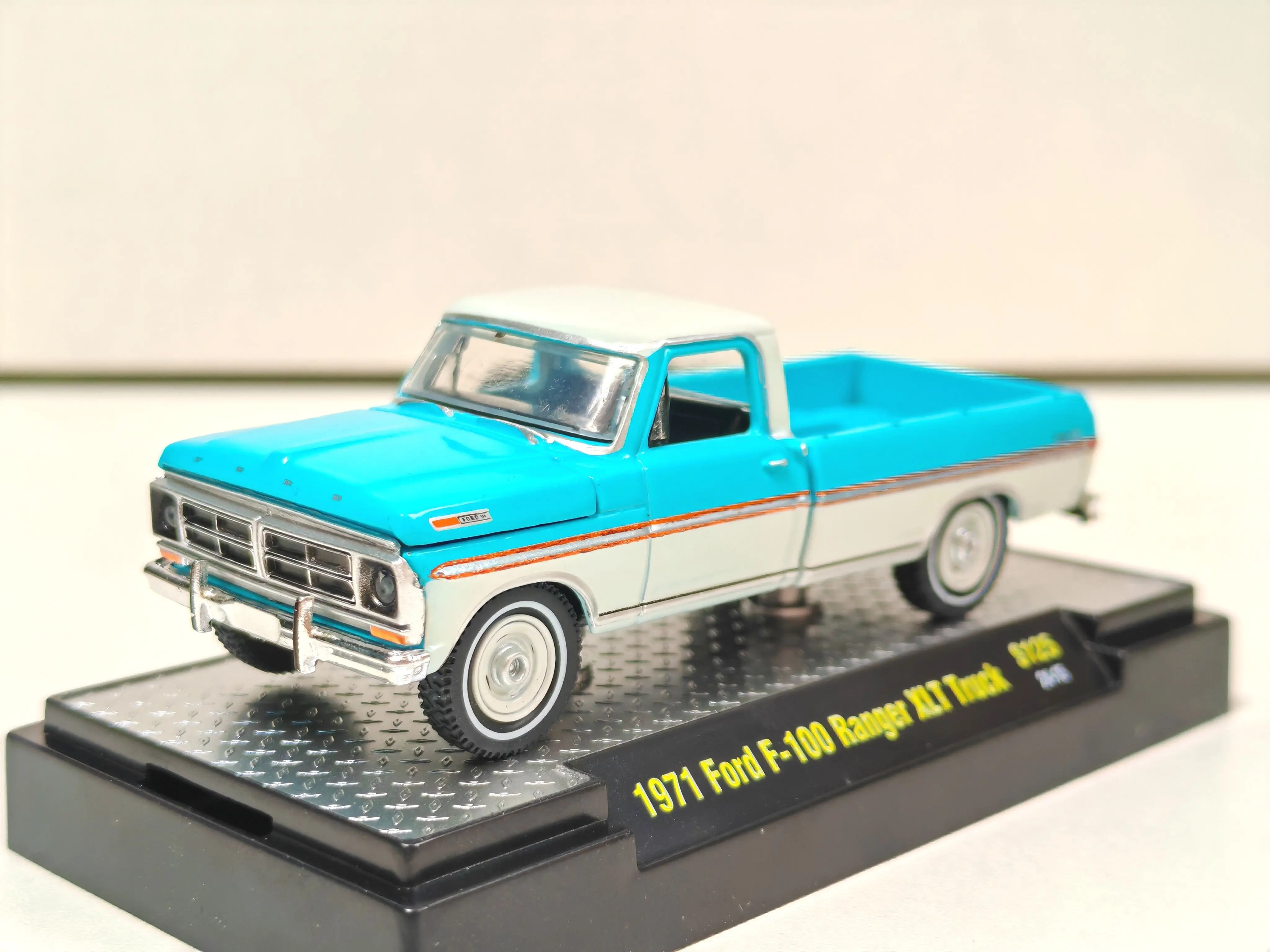 M2 Machines 1/64 1971 Ford F-100 ranger XLT Truck pickup S125 Die-cast Alloy Car Model Collection Gift Toy