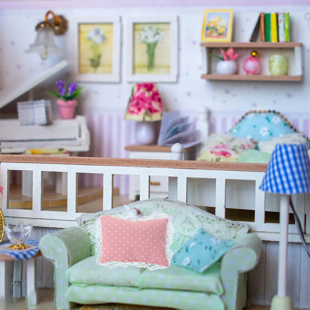 

2 комплекта постельного белья для кукольного домика: мягкий розовый мини-комплект с одеялом и простыней, миниатюрные принадлежности для спальни, набор постельного белья для кукольного домика