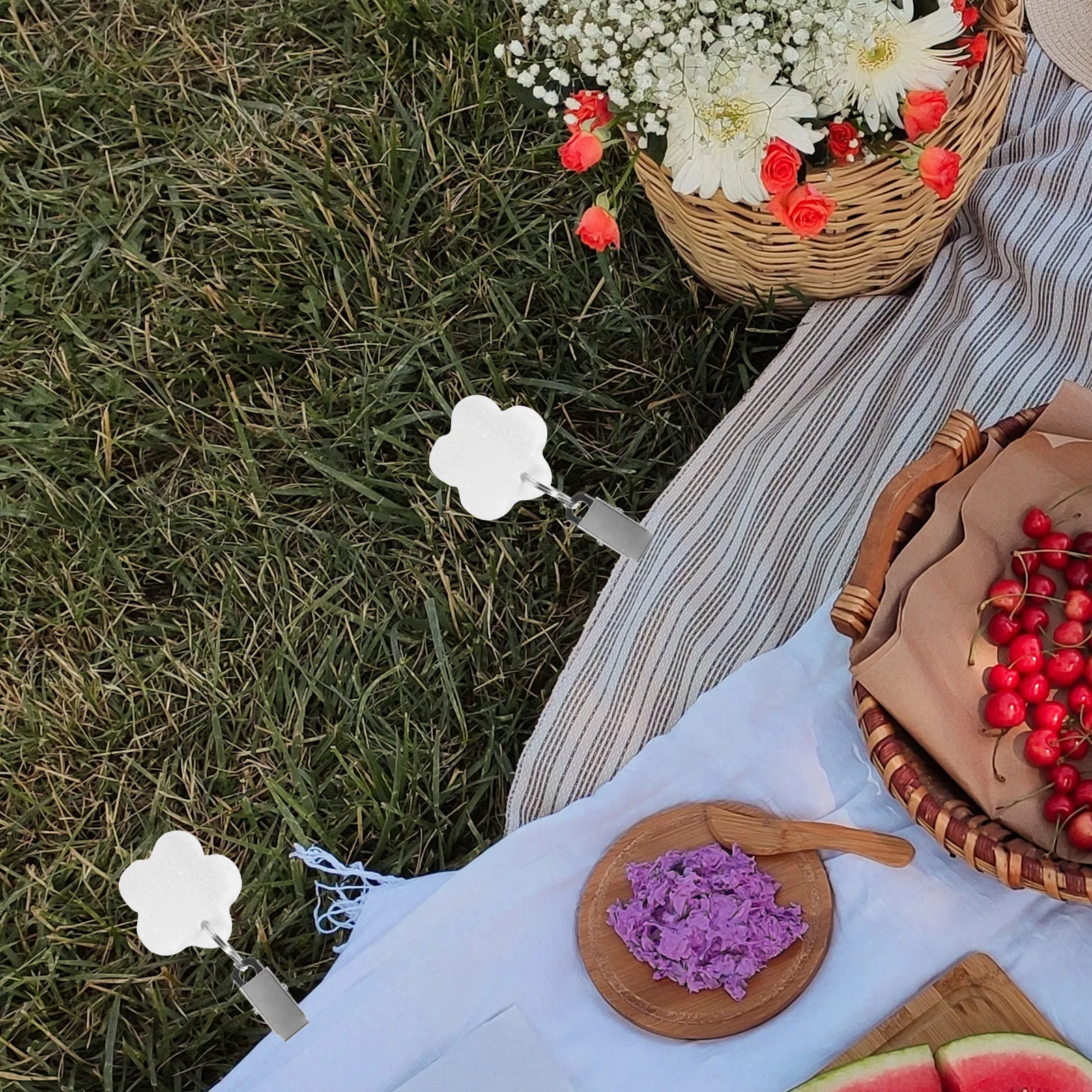 

4pcs Tablecloth Weights Flower Shaped Teardrop Table Cloth Clips Compact Outdoor Reusable Picnic Tablecloth Clips Metal