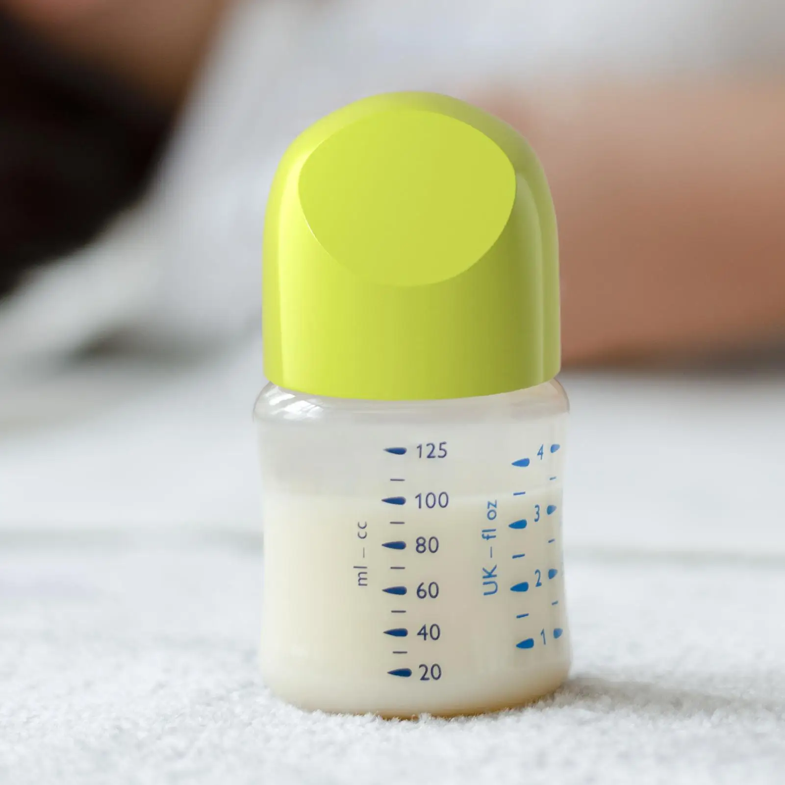 哺乳瓶の蓋哺乳瓶キャップ 3 ピース交換部品便利な給餌アクセサリー子供のためのミルク液体ジュース