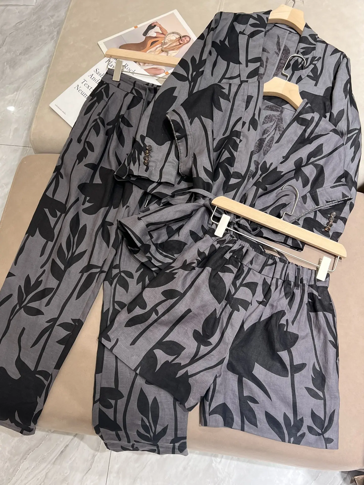 

Women's Pant Suit LightThin Printing Jacket Coat + High Waist Trousers + Short Shirt + Shorts Woman Clothing 4 Piece Set