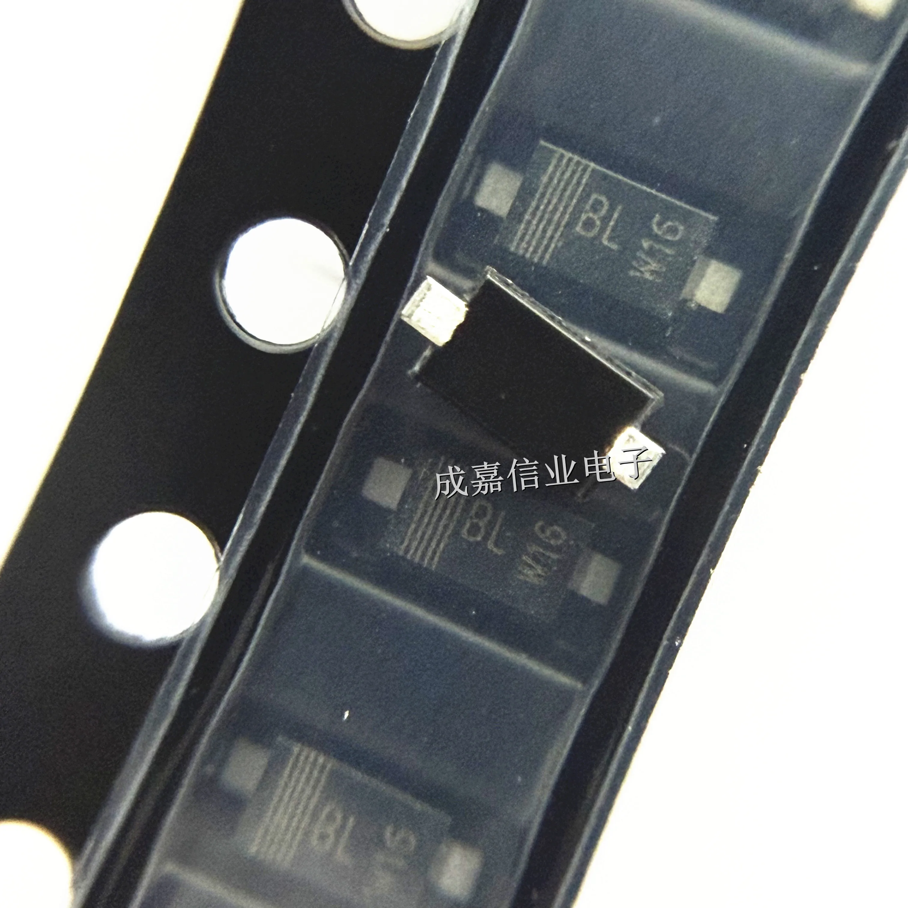 100pcs/Lot BZT52H-C12,115 SOD-123-2 MARKING;BL Zener Diodes ZENER 83W 12V 5% Operating Temperature:- 65 C-+ 150 C