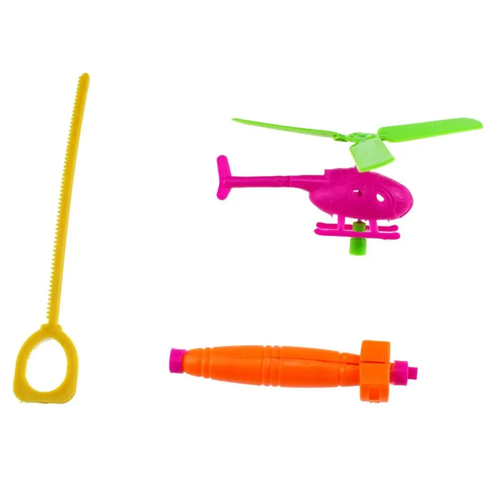 Kunststoff Pull Line Hubschrauber Spielzeug mit zusammengebautem Griff Outdoor Spiel Kordelzug Flugzeug mehrfarbige Mini Pull Line Flugzeug