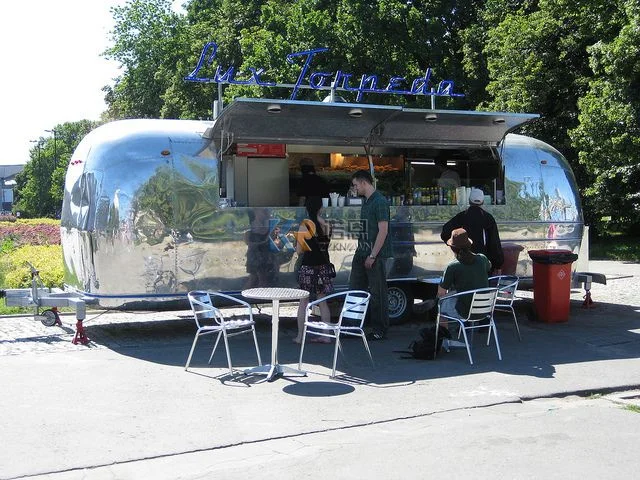 Airstream รถบรรทุกอาหารกาแฟ Catering เหล็ก Concession Airstream รถพ่วงอาหาร With Full Kitchen อุปกรณ์