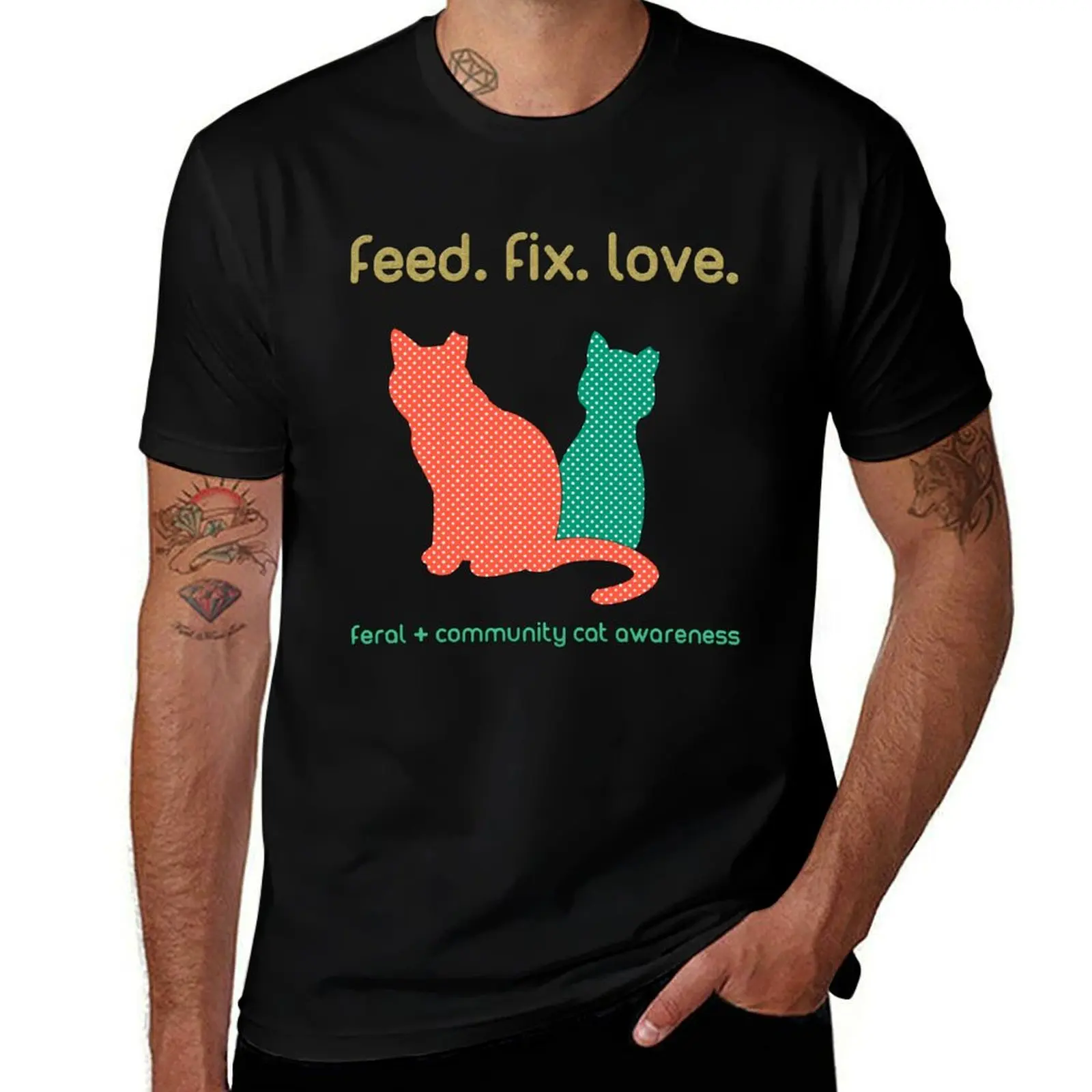 T-shirt classique et décontracté pour les défenseurs de la protection des chats sauvages et des chats de la communauté, avec la phrase « Feed Fix Love »
