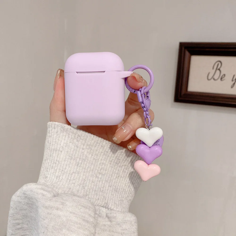 حافظة لهاتف أبل Airpods 4 3 2 1 حافظة ملحقات سماعات الأذن غطاء حماية من السيليكون الأرجواني غير اللامع لأجهزة AirPods Pro 2 مع قلادة