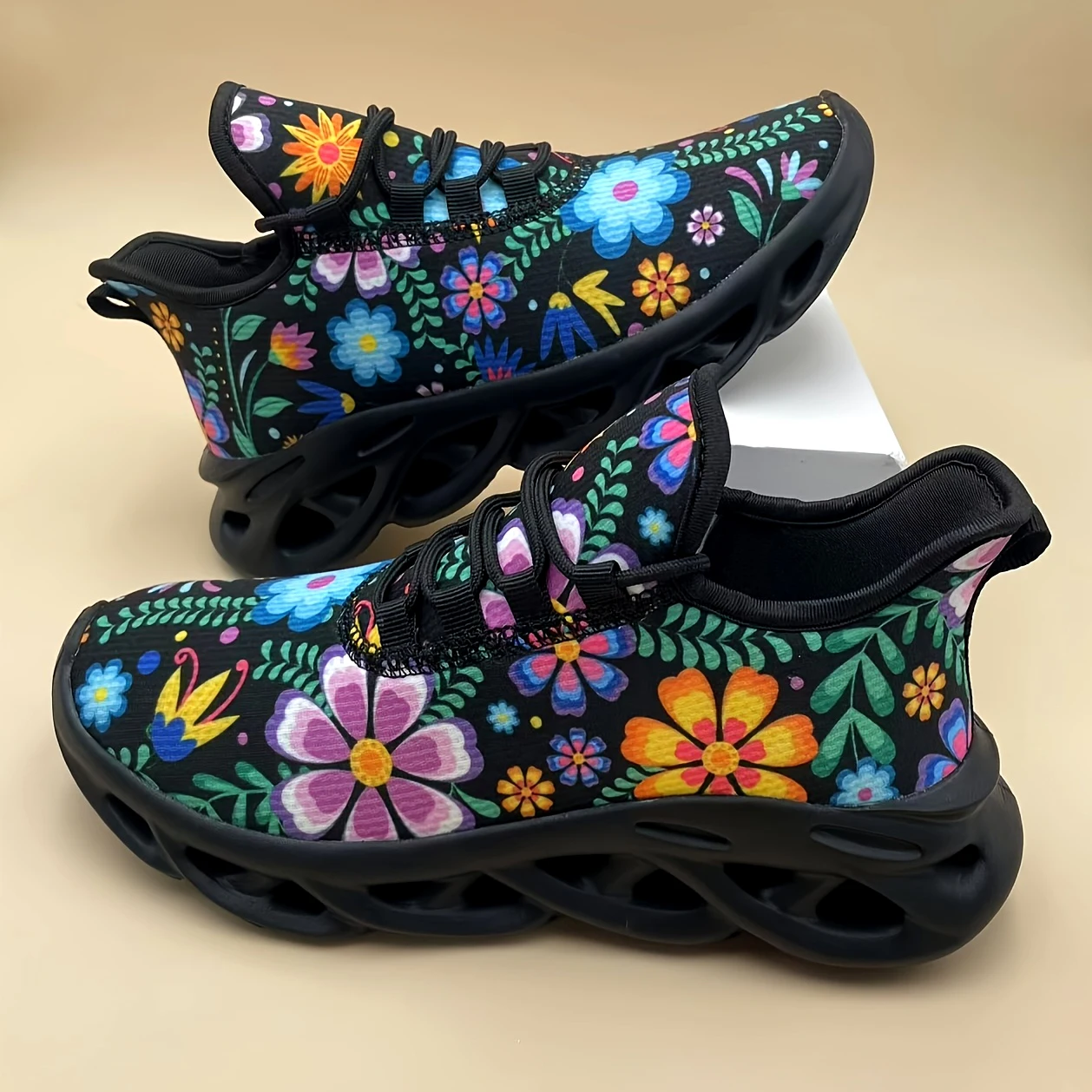 

Bohemian style casual sport shoes for men and women, lightweight, breathable running shoes