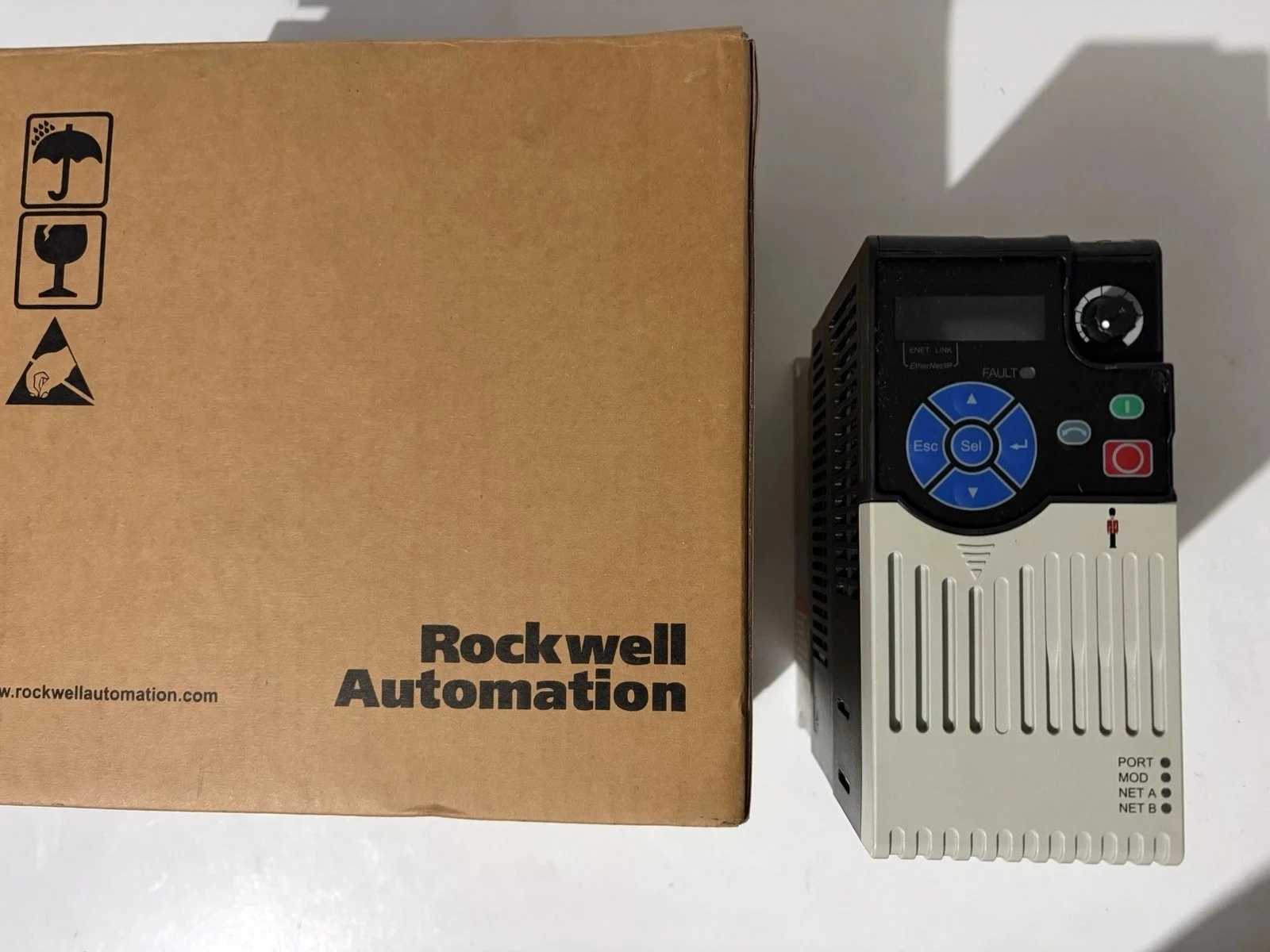 New 25B-E0P9N104 For Allen Bradley 25B-E0P9N104 PowerFlex 525 0.4kW 0.5Hp AC Drive