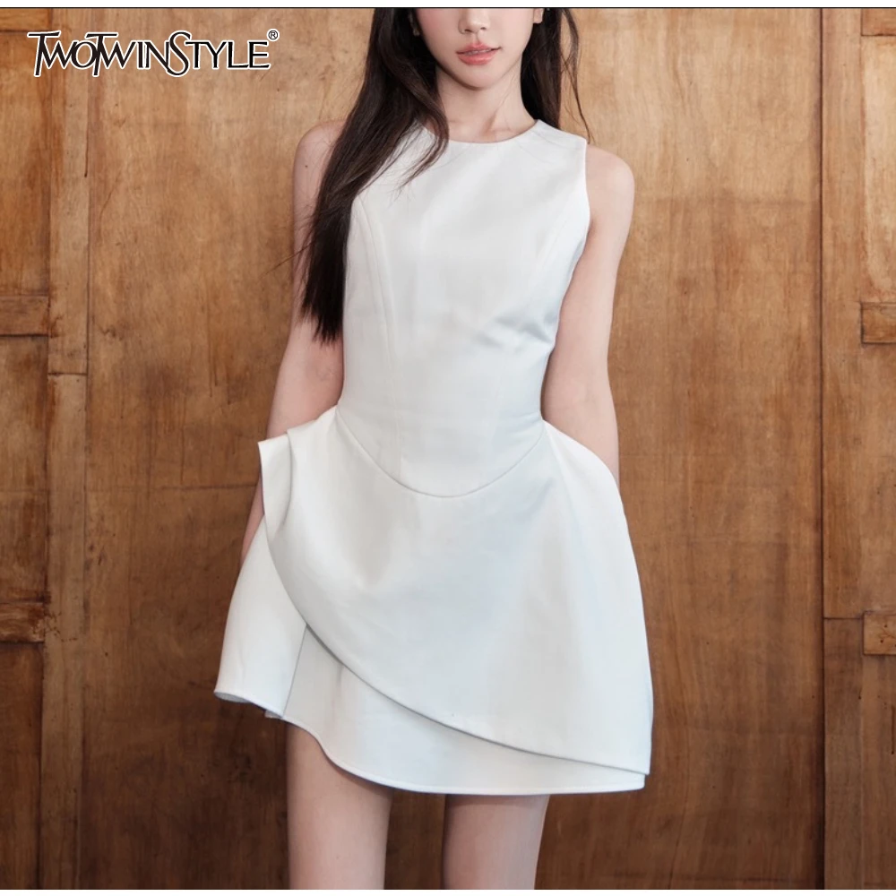 

TWOTWINSTYLE Solid Slimming Temperament Mini Dresses for Women O Neck Sleeveless High Waist Temperament Dress Female