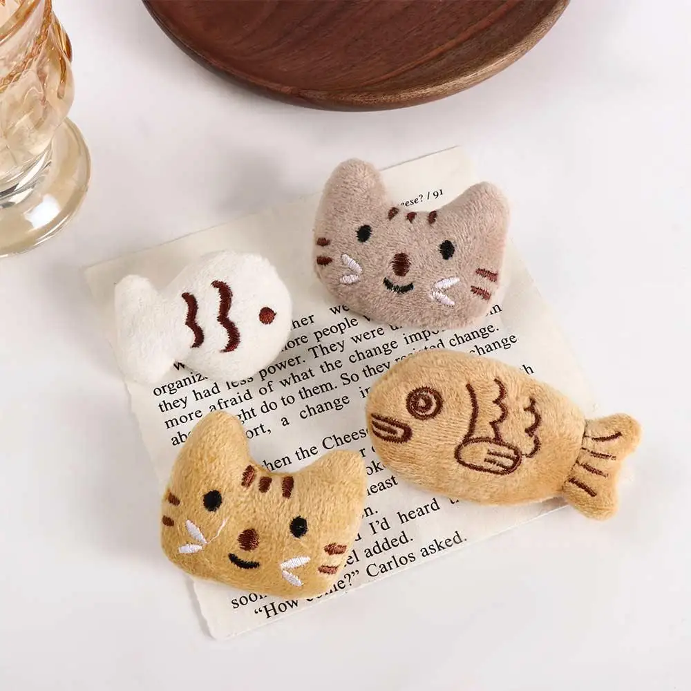 Lovely Cartoon Snapper Brooch Soft Plush Small Cat Fish Badge Pin Backpack Decor Accessory for Kids Jewelry Gifts