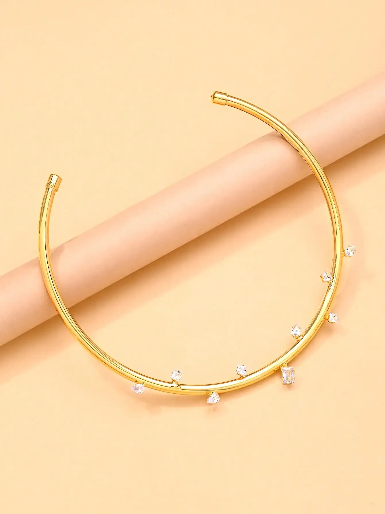 A Trendy Crystal Choker Necklace — A Charming Summer Jewelry Accessory for Women