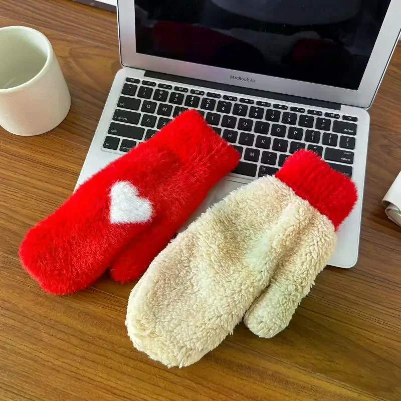 Dikke fleece gevoerde winterhandschoenen Dames Ins Trendy Koreaans rood hartontwerp Faux Nertsenbont Fietsen Koudbestendige wanten Studentencadeau