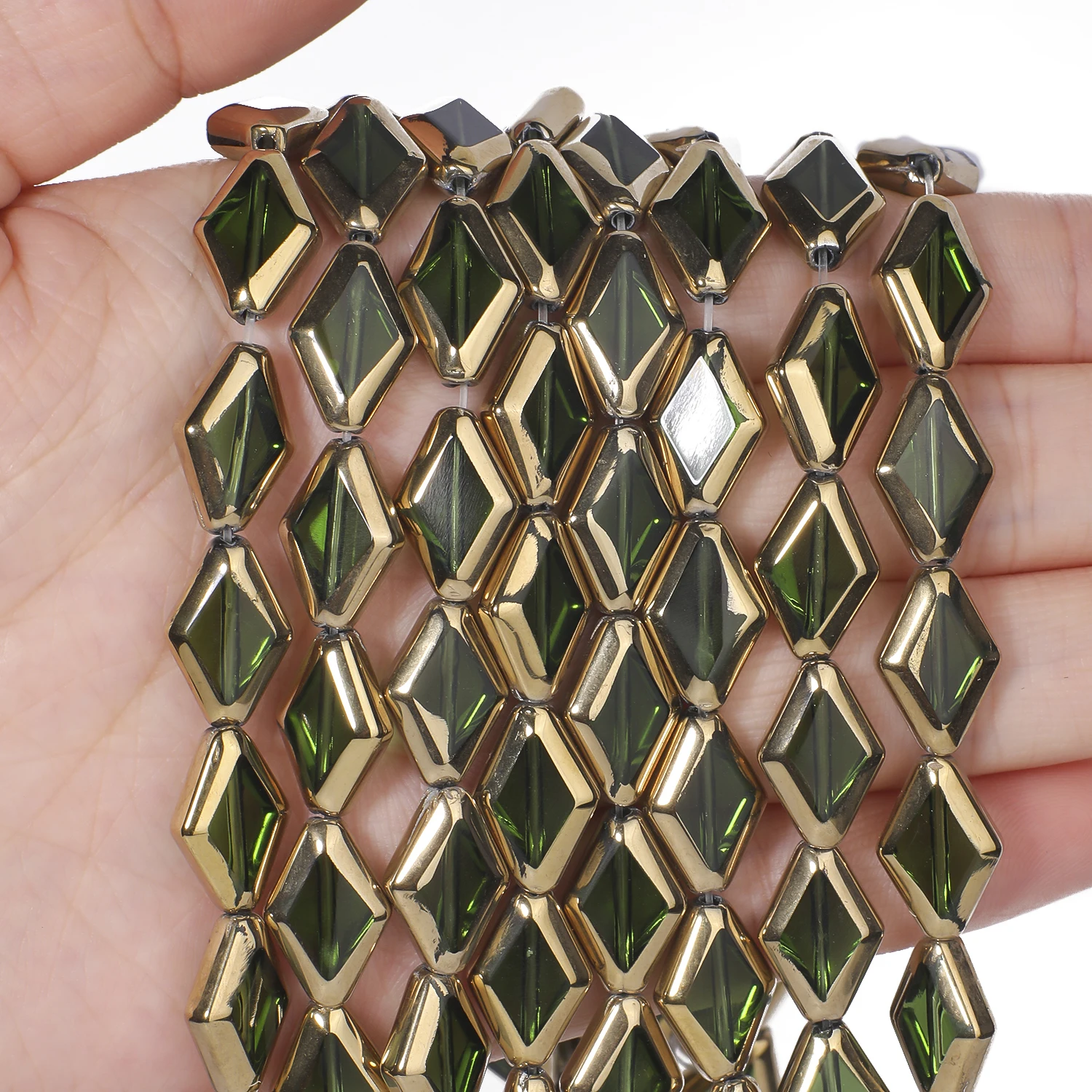 Diamantförmige, goldrandige Kristallquarzperlen, 10 x 15 mm, transparente, farbige Glasperlen für die Schmuckherstellung, zum Selbermachen von Halsketten. – Detail 14