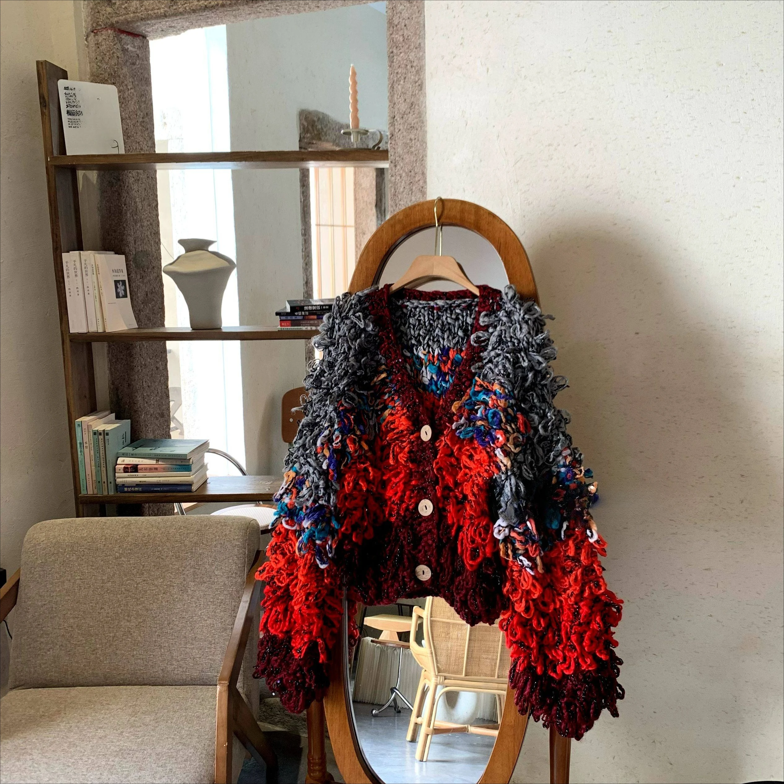 

Вязаный кардиган ручной работы крупной вязки с бахромой, разноцветный, в стиле бохо-шик, с кисточками, свитер, джемпер крупной вязки