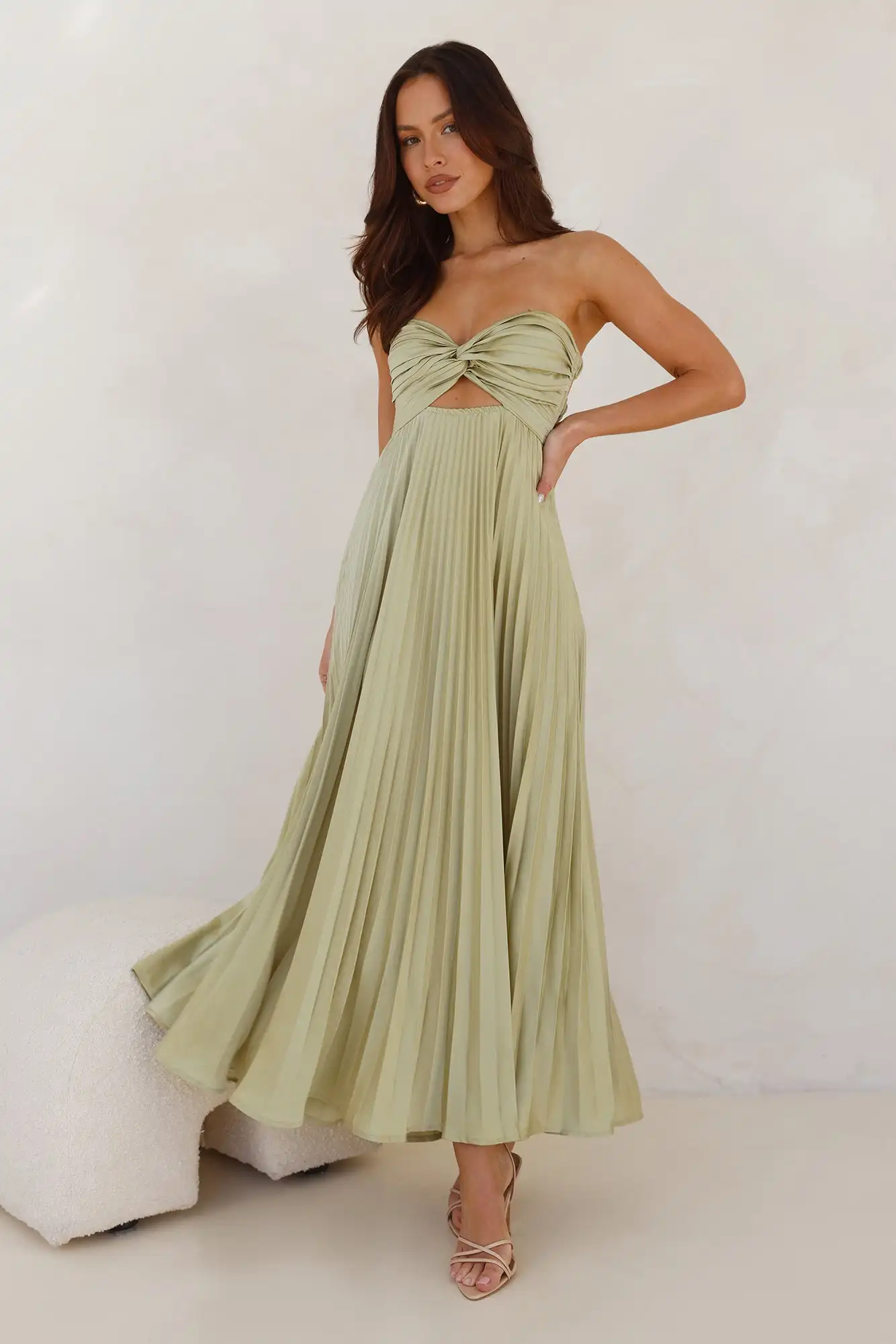 Vestidos de fiesta plisados sin tirantes de satén, vestido de fiesta maxi sexy ahuecado con escote en forma de corazón, vestidos de invitados de boda simples sin espalda