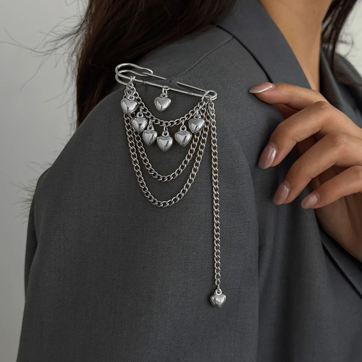 Brooch Tassel Heart Shape U Shaped Chain Pants Clip Versatile for Women Retro Chic Durable Premium Alloy Jewelry Brooches