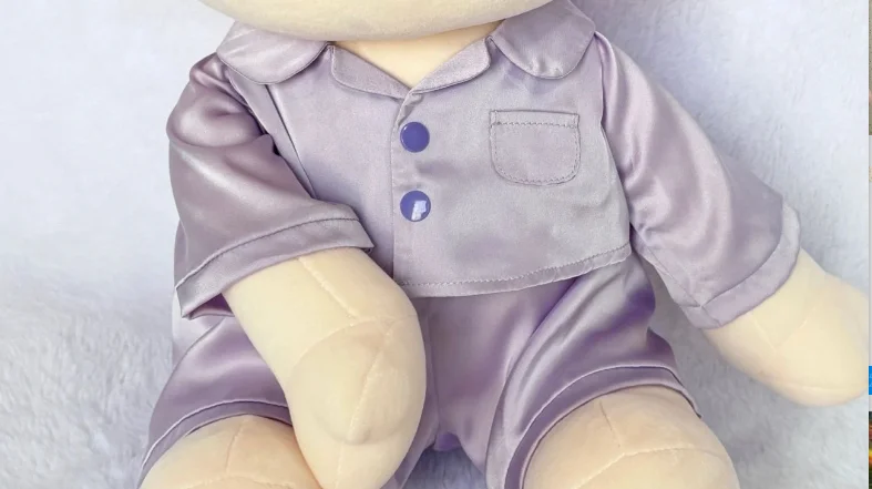 40cmのコスプレ用シルクパジャマセット、綿人形の座り姿勢、ゆったりとしたパジャマを着て楽しむ